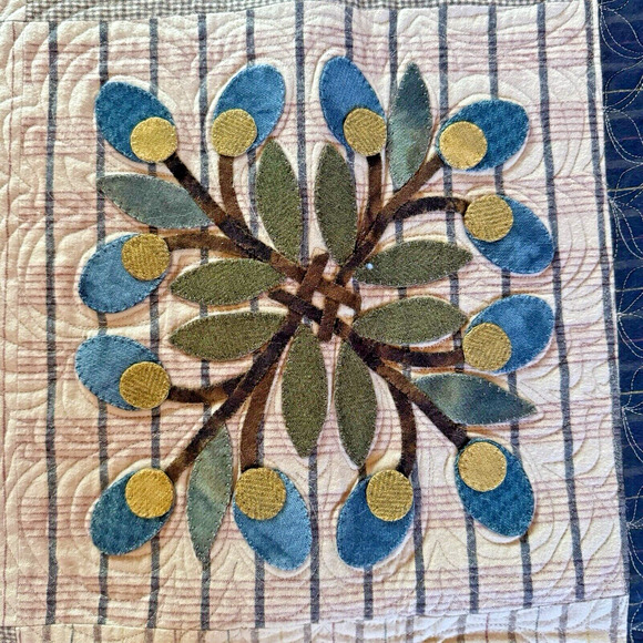 MUSEUM QUALITY Vintage Tulip Medallion Applique Antique Quilt Tapestry 57x45 - Picture 7 of 16